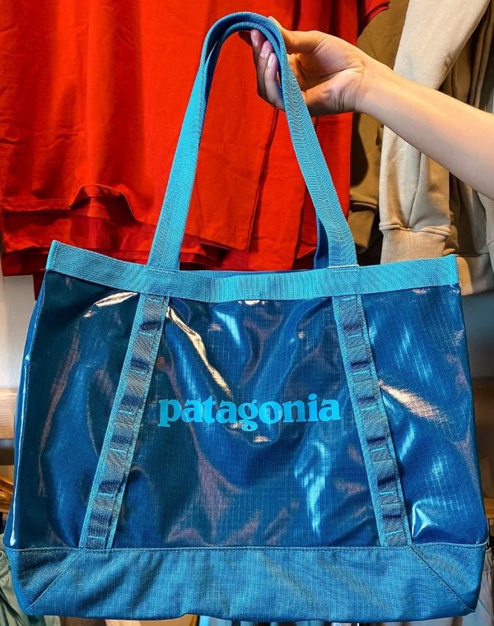 patagonia black hole tote 25L - polyester reusable bags